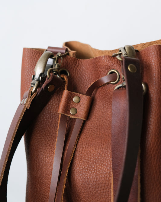 Emma Leather Bucket Bag: Cognac