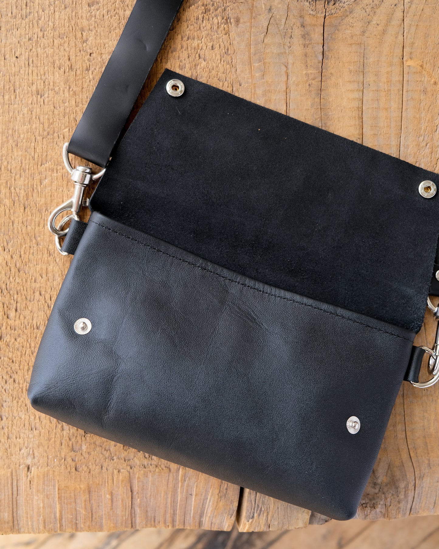 SECONDS: Luna Max: Black Leather