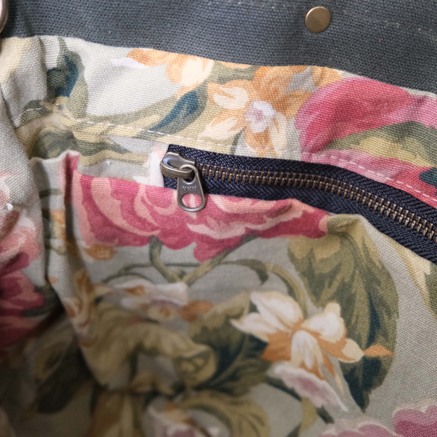 Dionne Tote: Olive