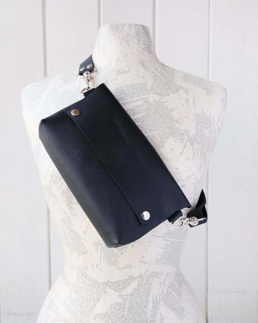 SECONDS: Luna Max: Black Leather