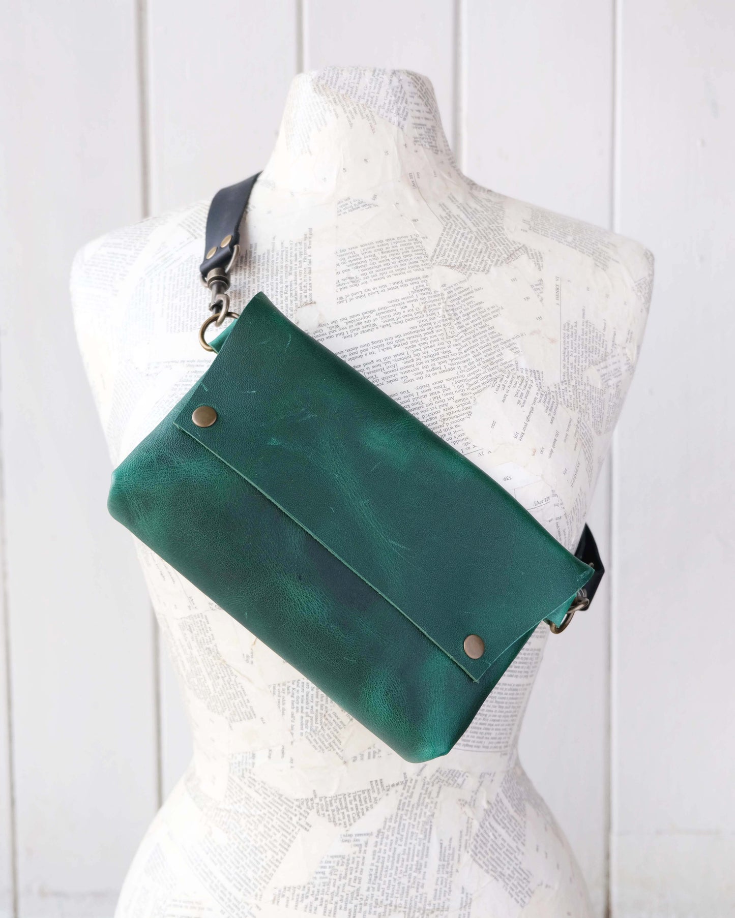 Luna Max: Emerald Leather