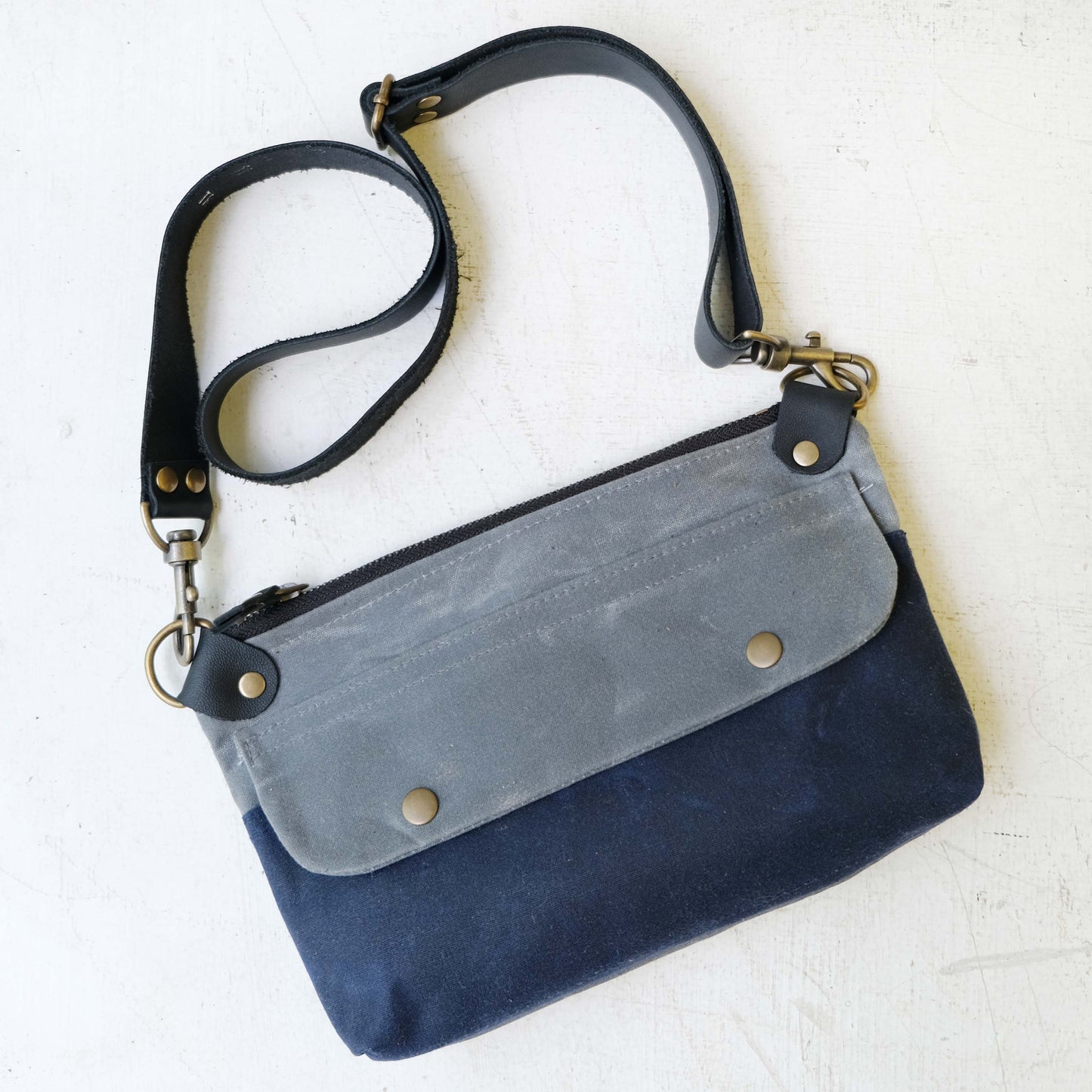 Pip Pouch: Charcoal/Navy