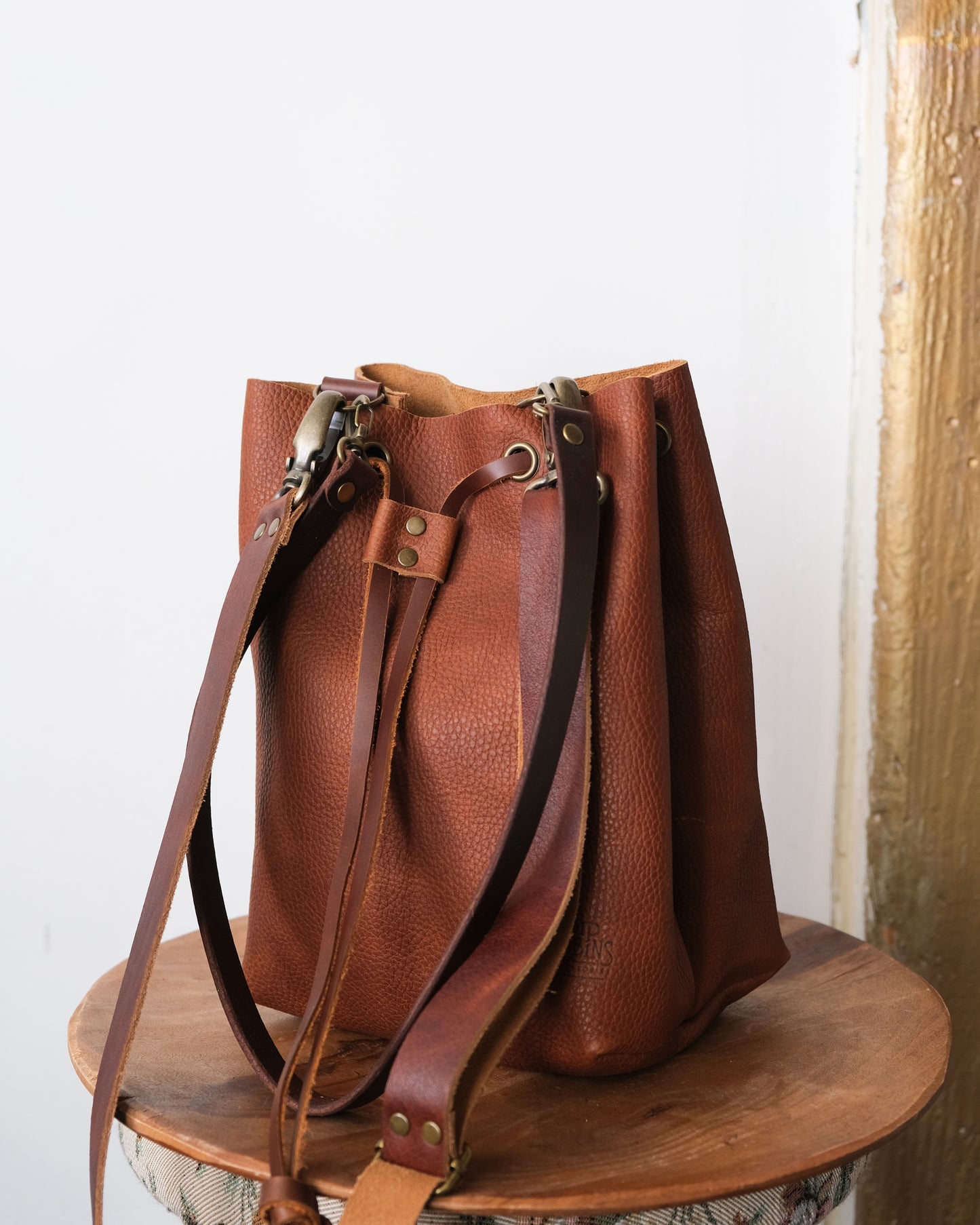 Emma Leather Bucket Bag: Cognac