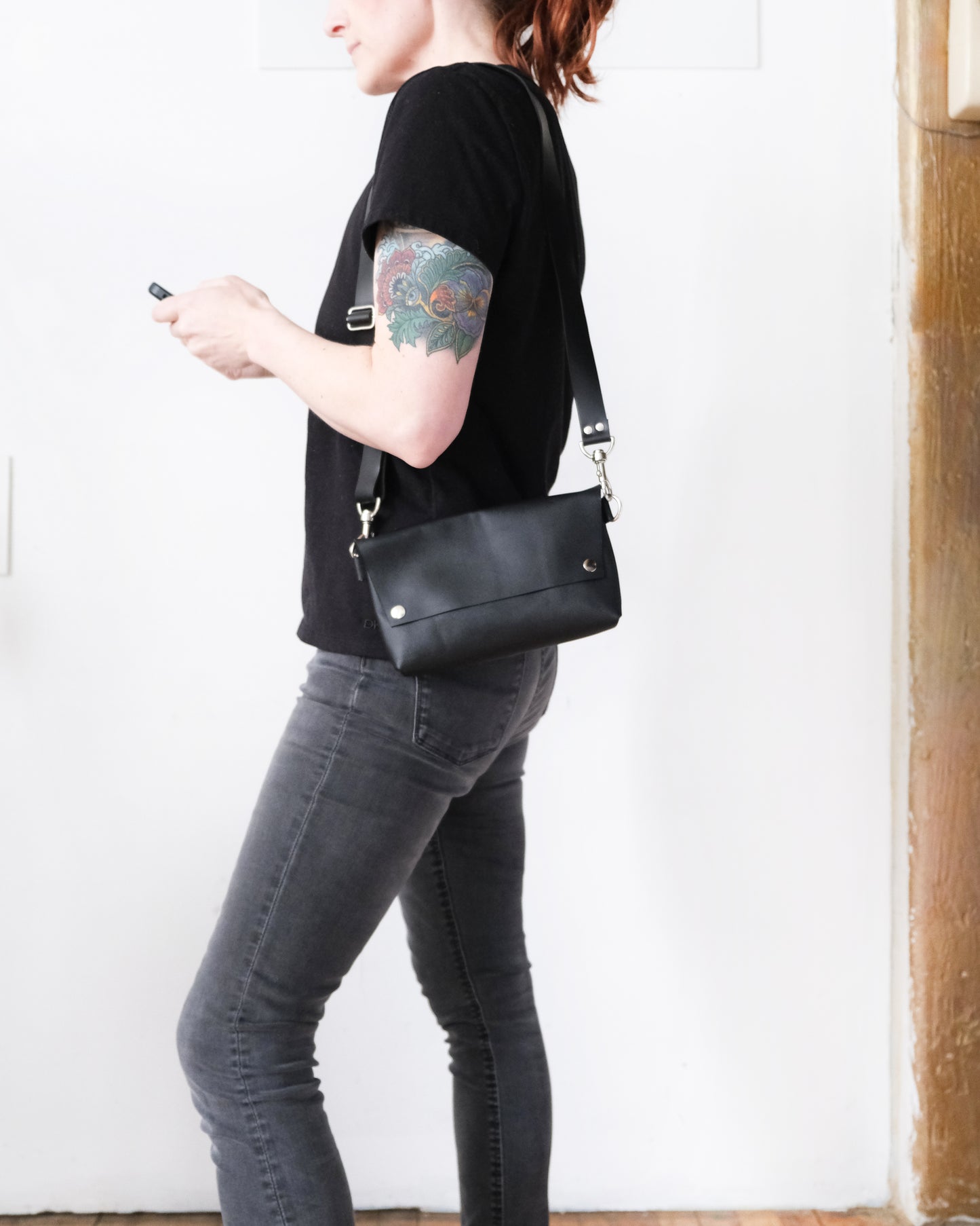 SECONDS: Luna Max: Black Leather