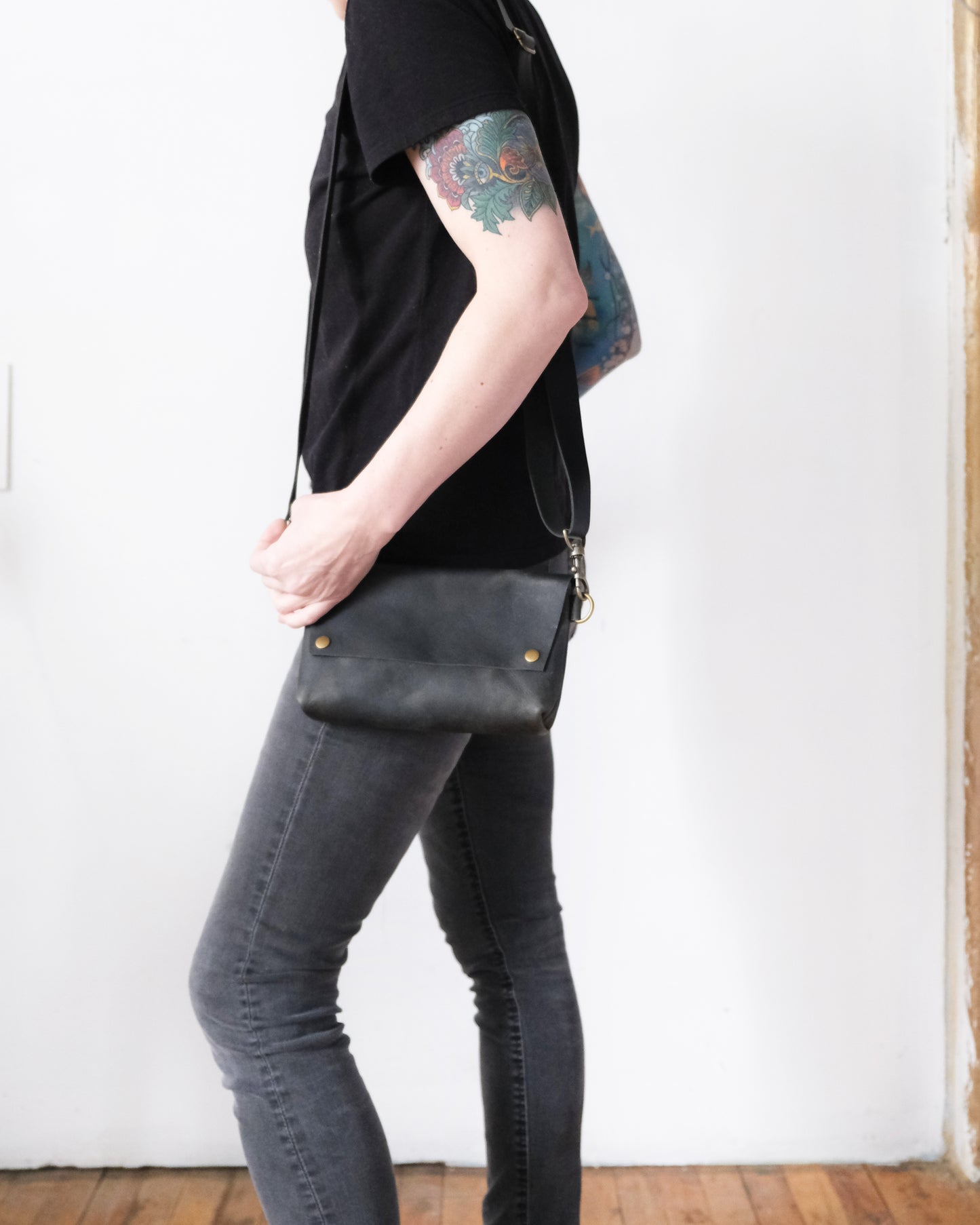 SECONDS: Luna Max: Charcoal Leather