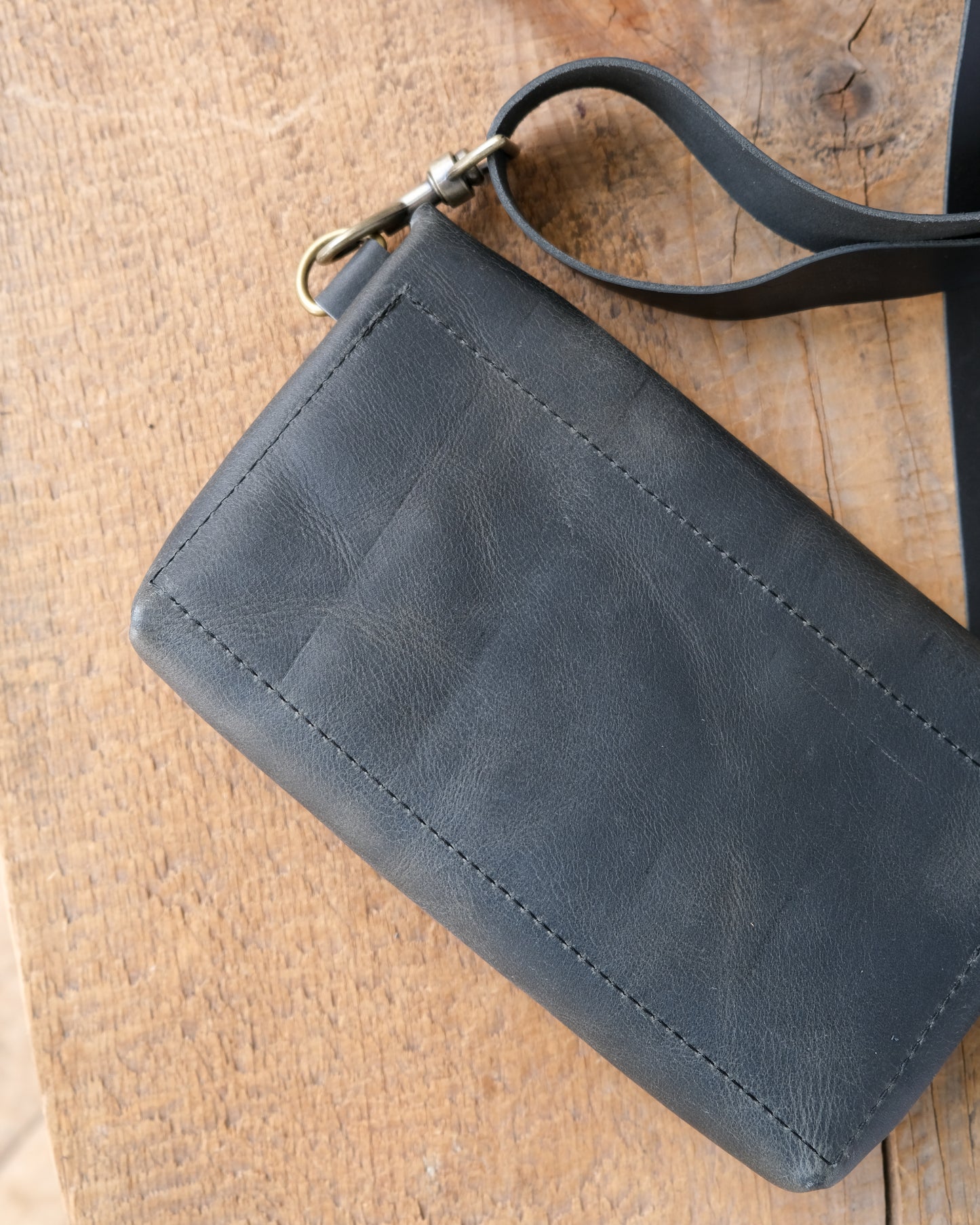 SECONDS: Luna Max: Charcoal Leather