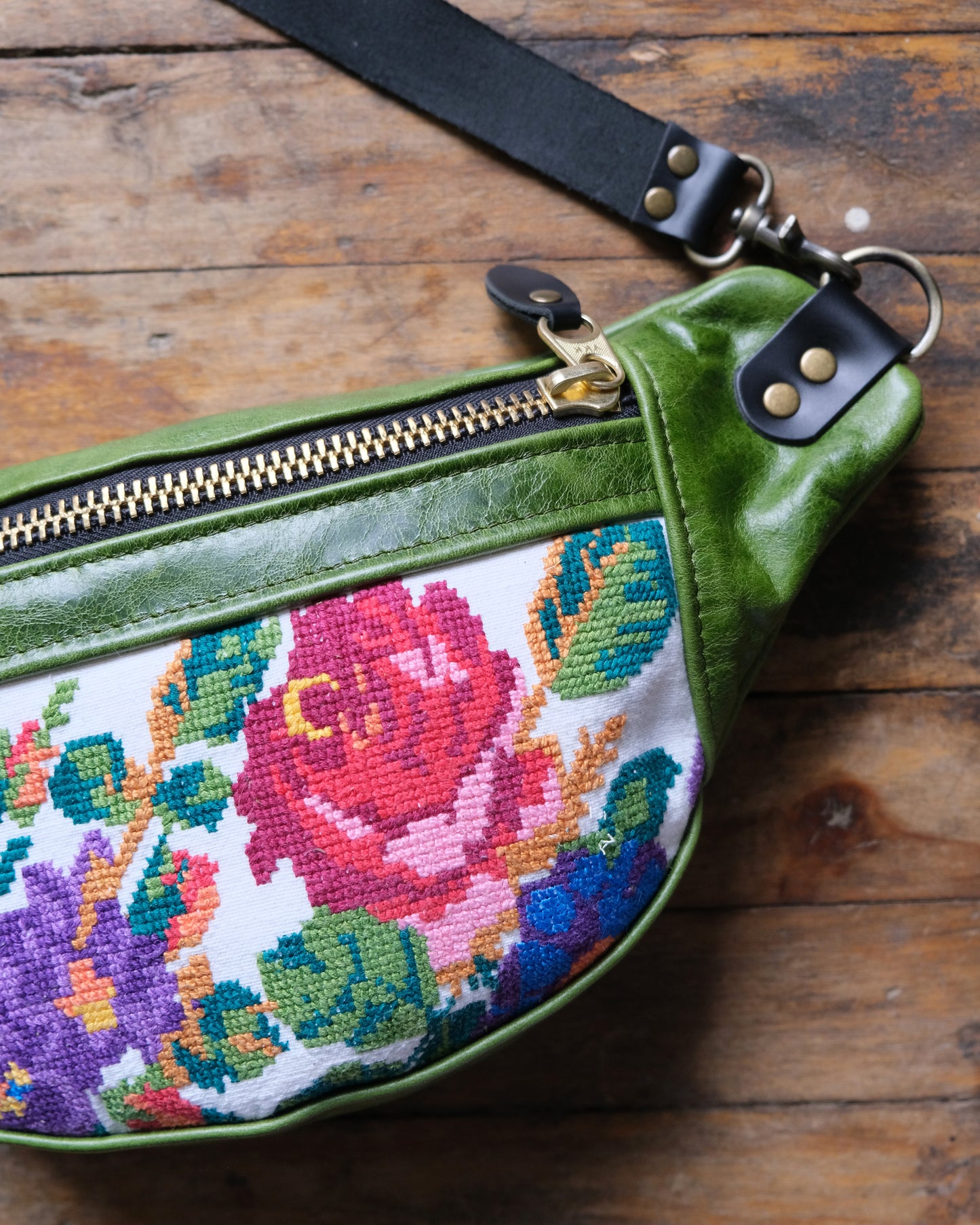 Heritage Mini Tabitha: Bright Cross Stitch