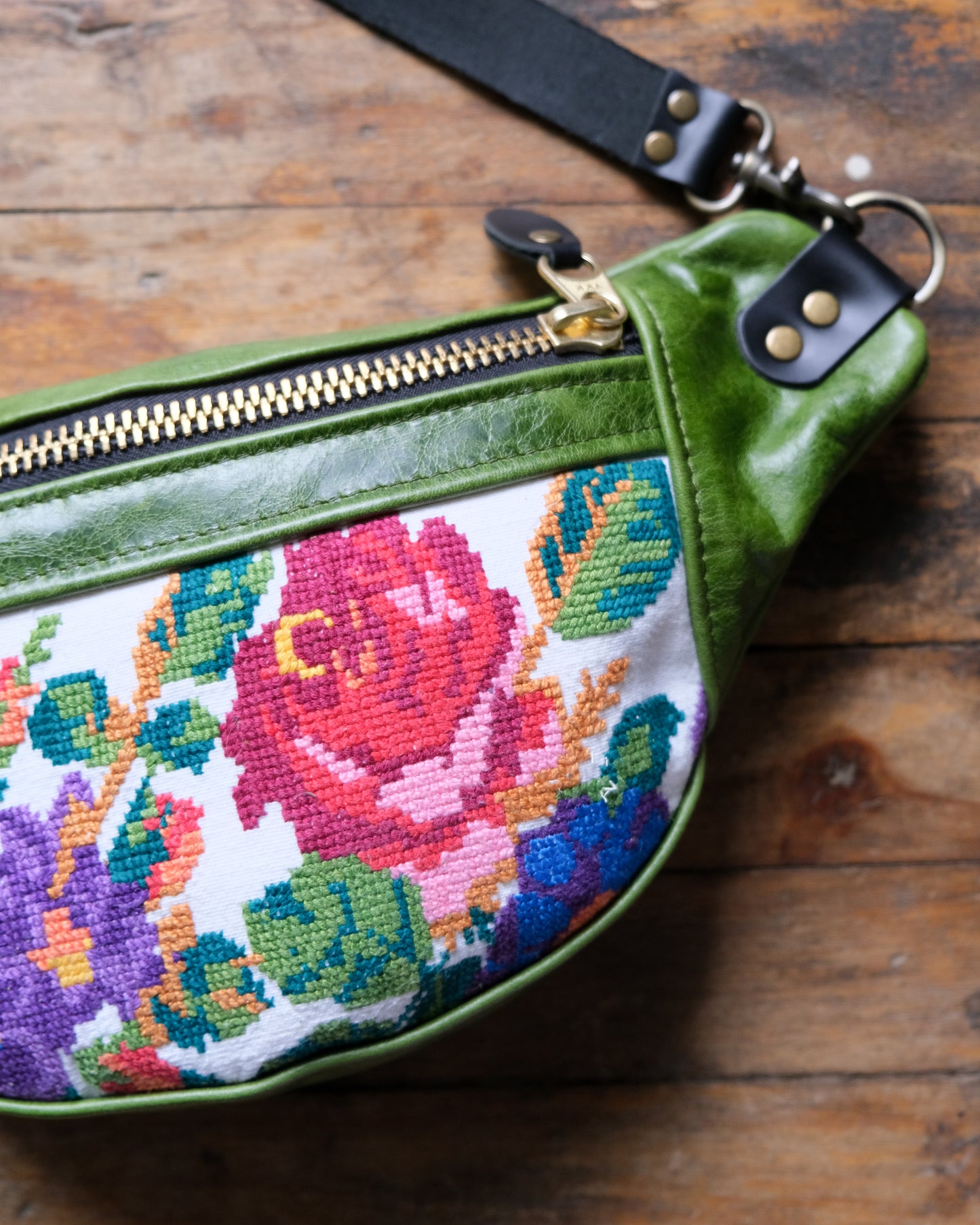 Heritage Mini Tabitha: Bright Cross Stitch