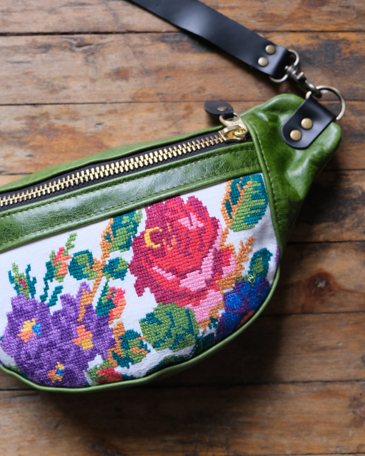 Heritage Mini Tabitha: Bright Cross Stitch