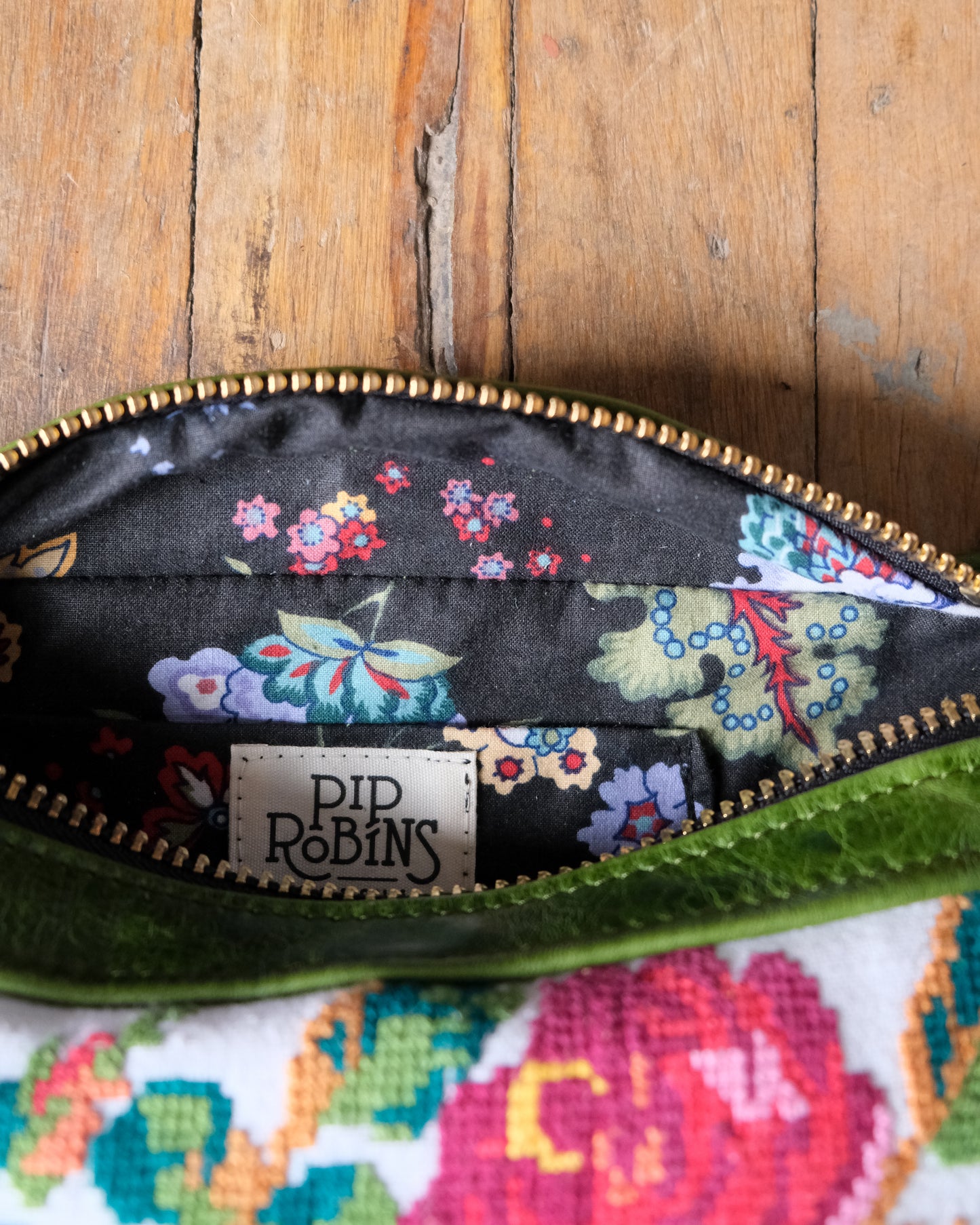 Heritage Mini Tabitha: Bright Cross Stitch