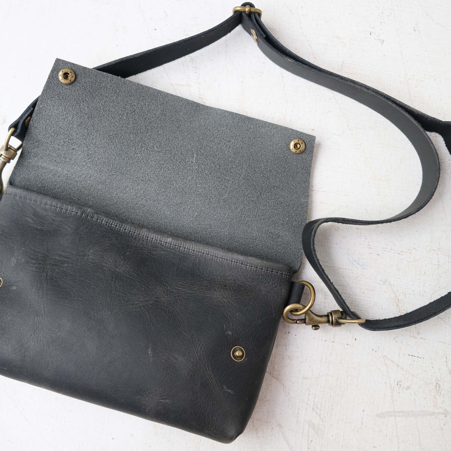 SECONDS: Luna Max: Charcoal Leather