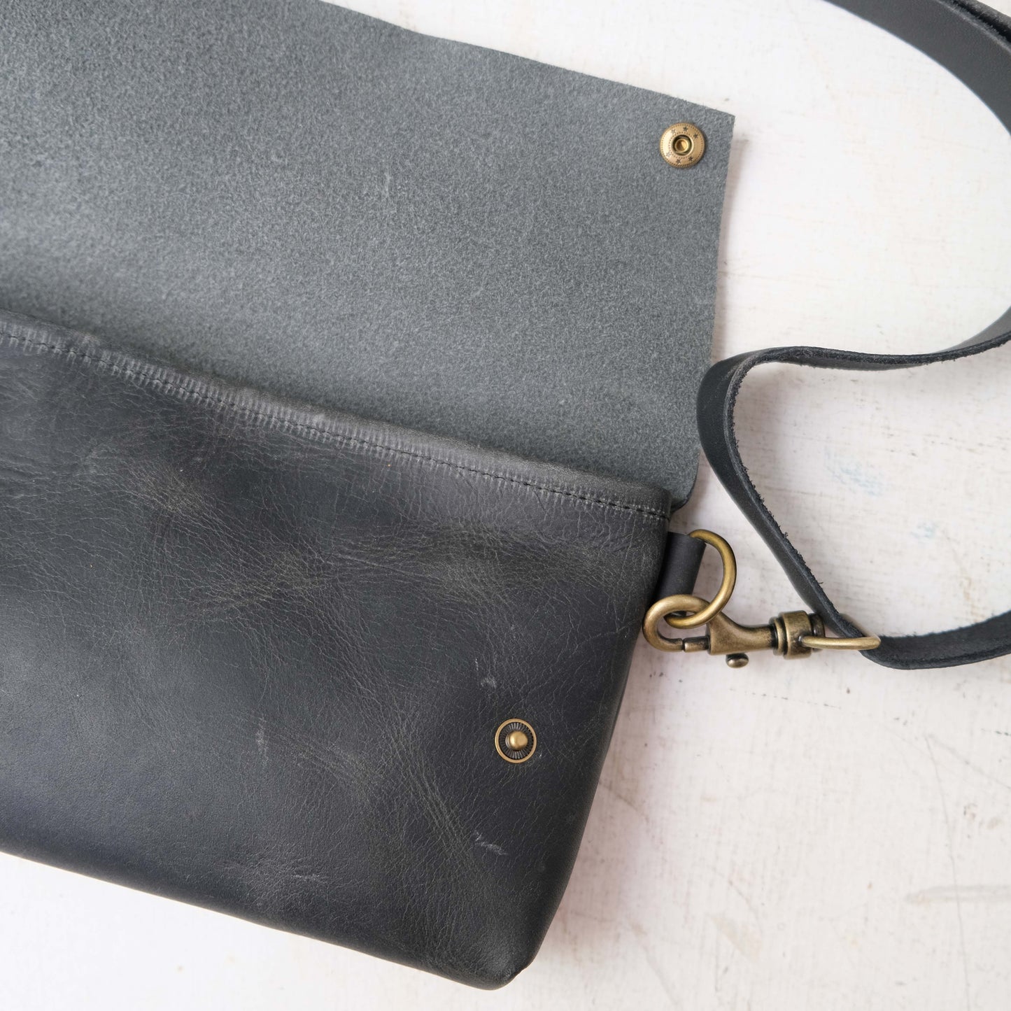 SECONDS: Luna Max: Charcoal Leather