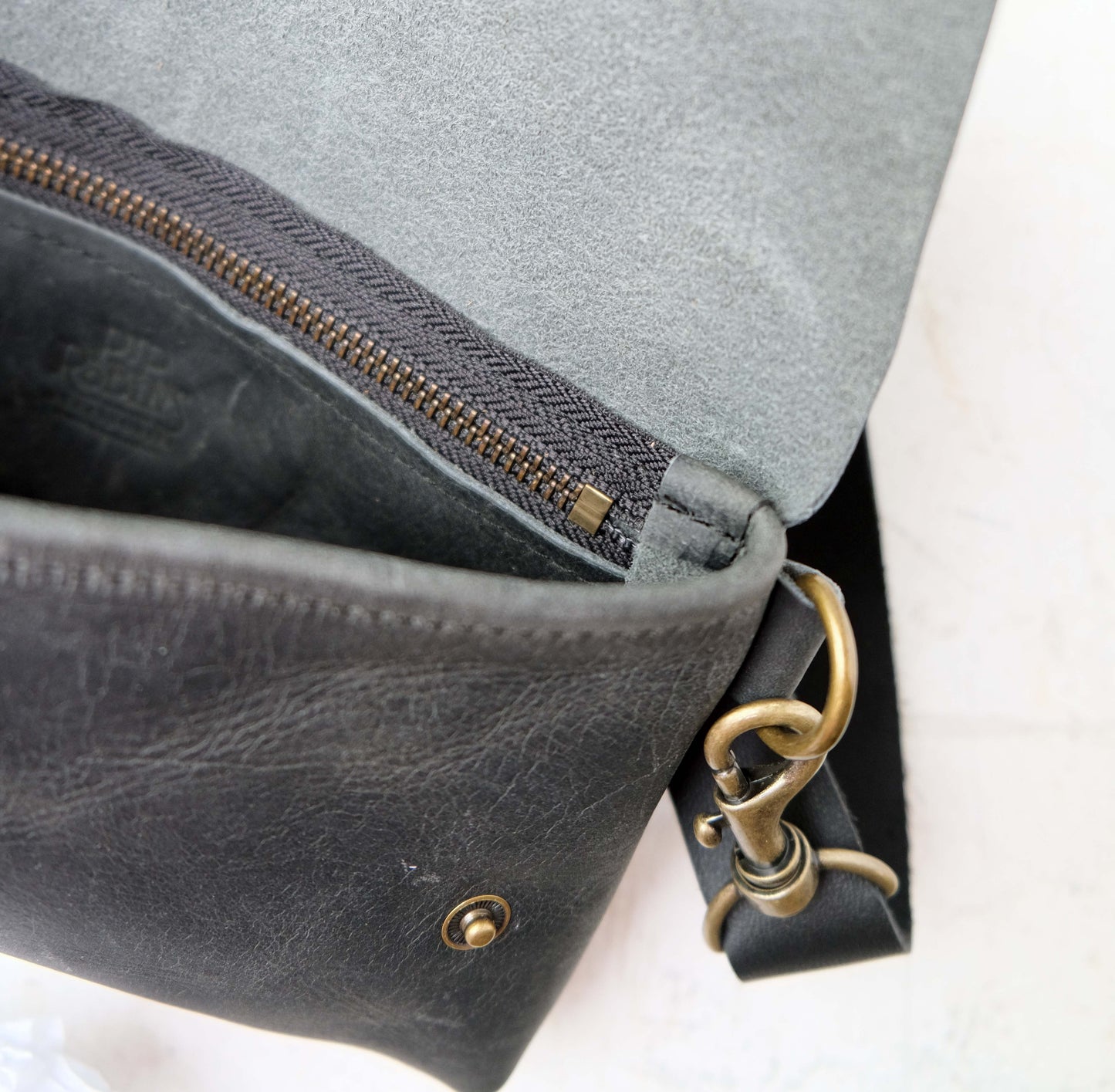 SECONDS: Luna Max: Charcoal Leather