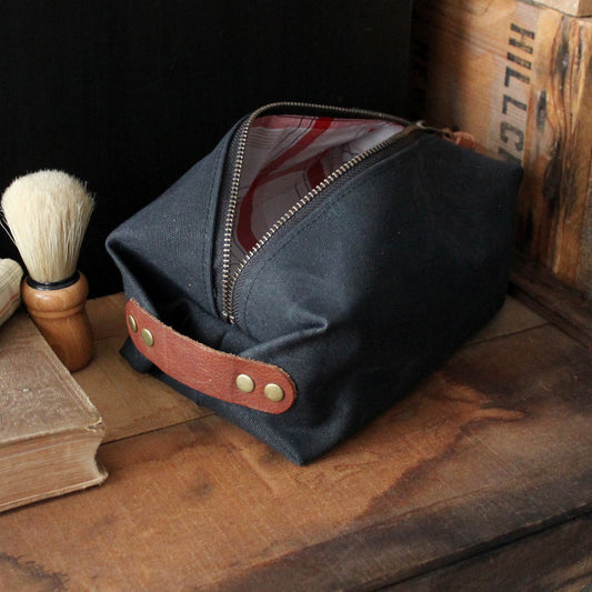 Waxed Canvas Dopp Kit: Black