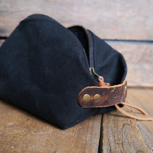 Waxed Canvas Dopp Kit: Black